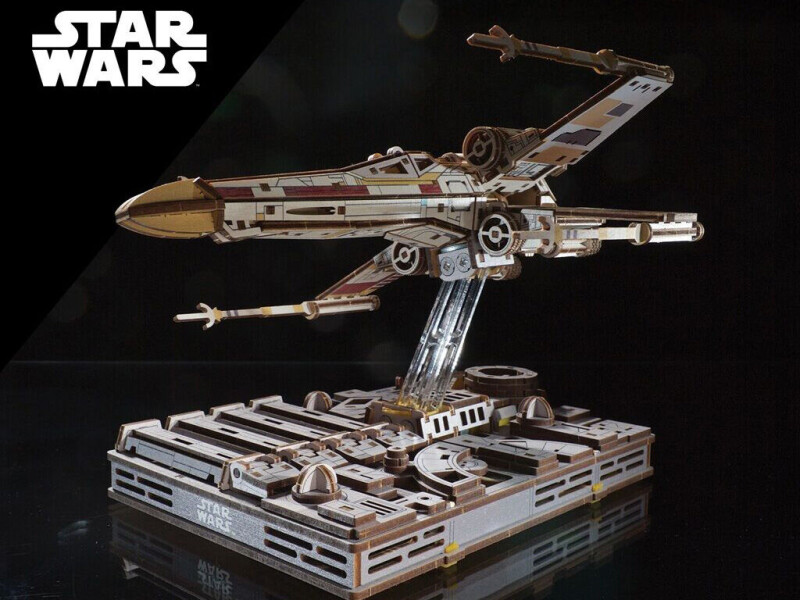 Ugears 3D dřevěná mechanická skládačka Star Wars Luke Skywalker X-Wing stíhačka